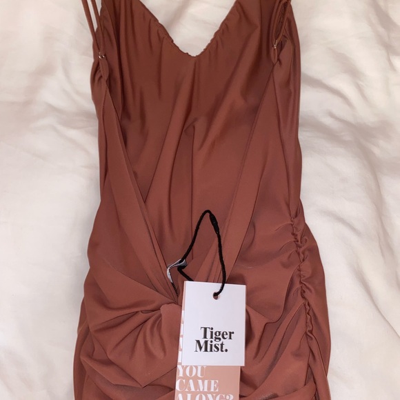 Elegant Ruched Dress - Picture 3 of 3